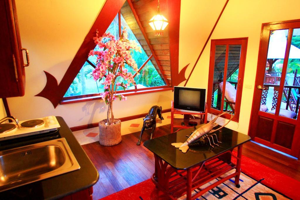 Coco Palace Resort Nai Harn Rom bilde