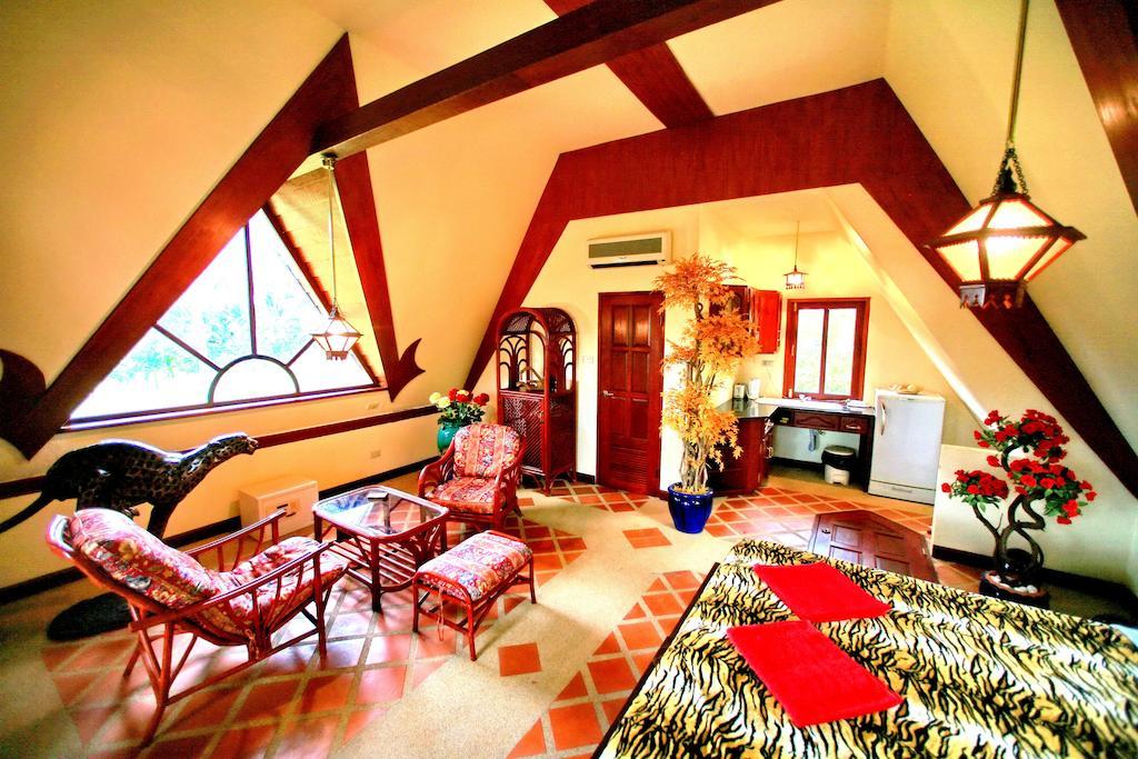 Coco Palace Resort Nai Harn Rom bilde