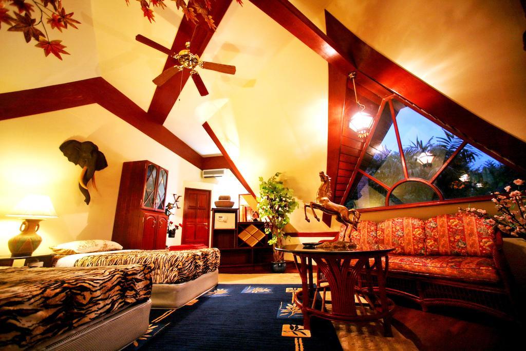 Coco Palace Resort Nai Harn Rom bilde