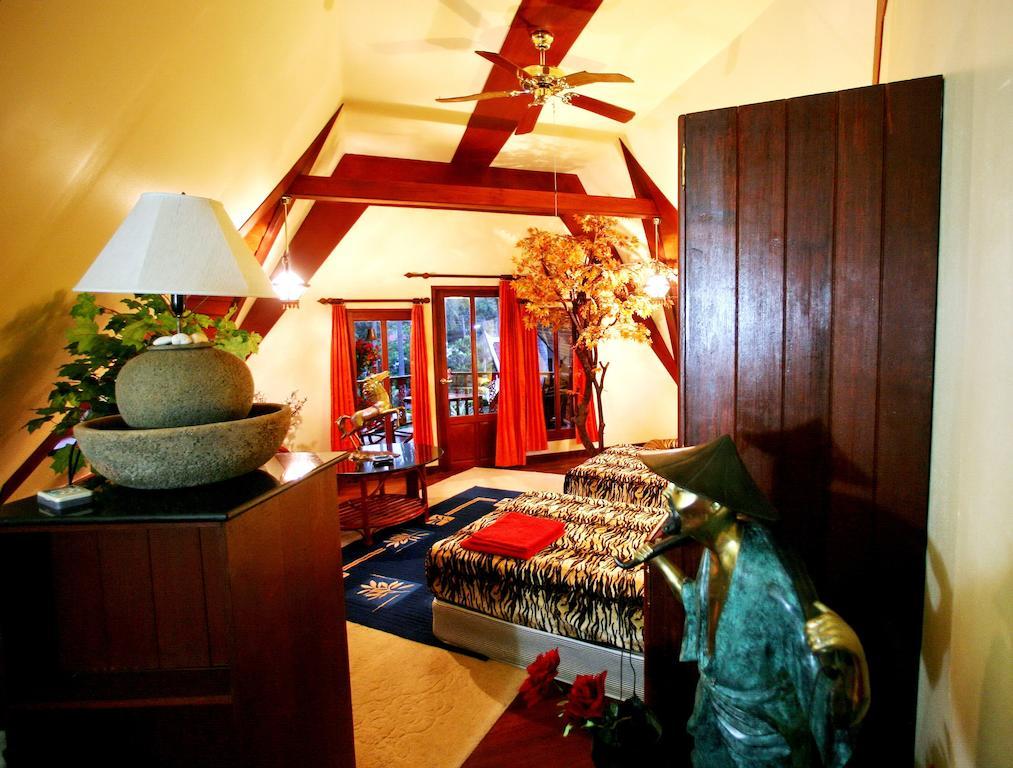 Coco Palace Resort Nai Harn Rom bilde