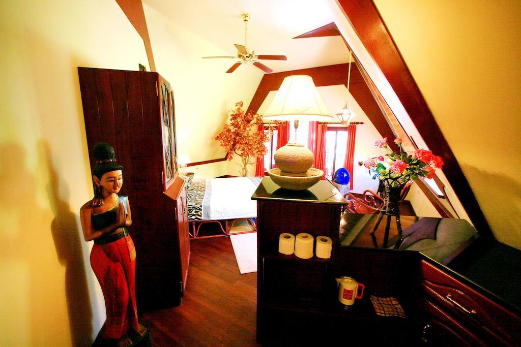 Coco Palace Resort Nai Harn Rom bilde