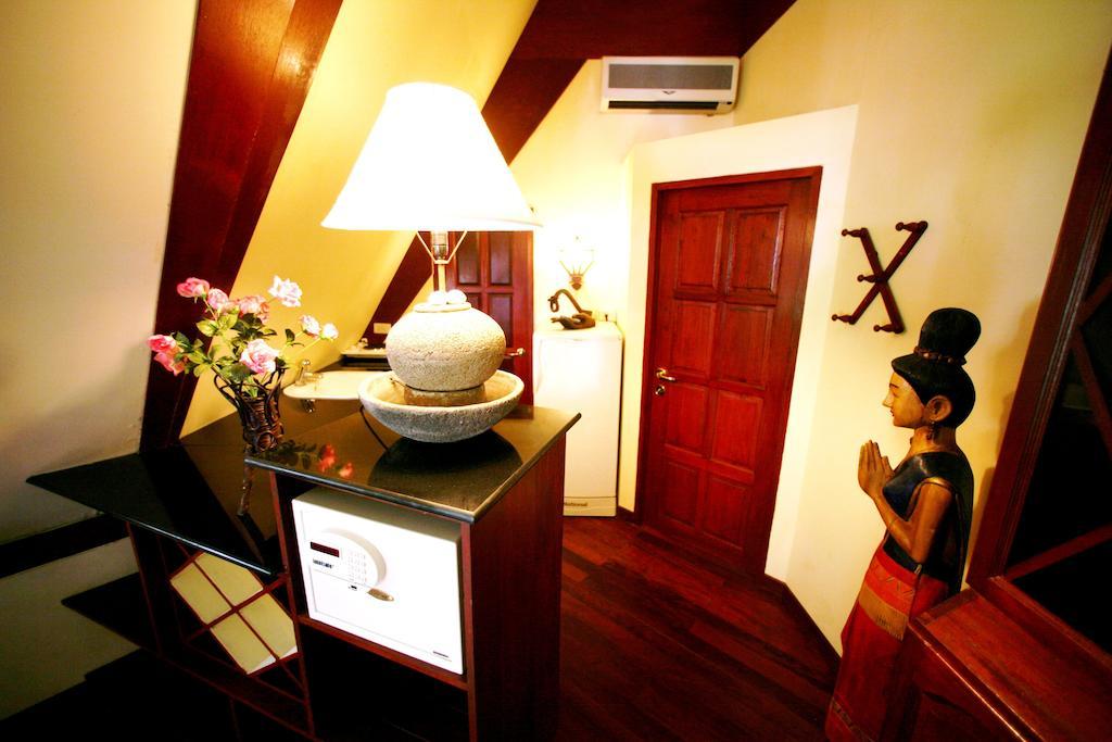 Coco Palace Resort Nai Harn Rom bilde