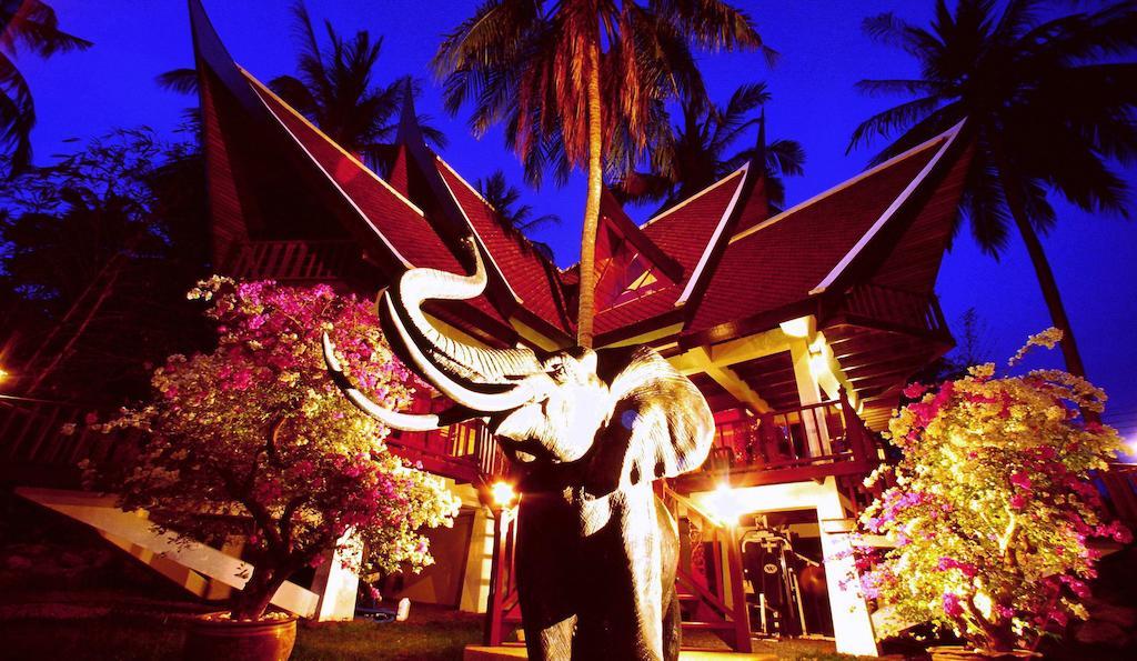 Coco Palace Resort Nai Harn Rom bilde