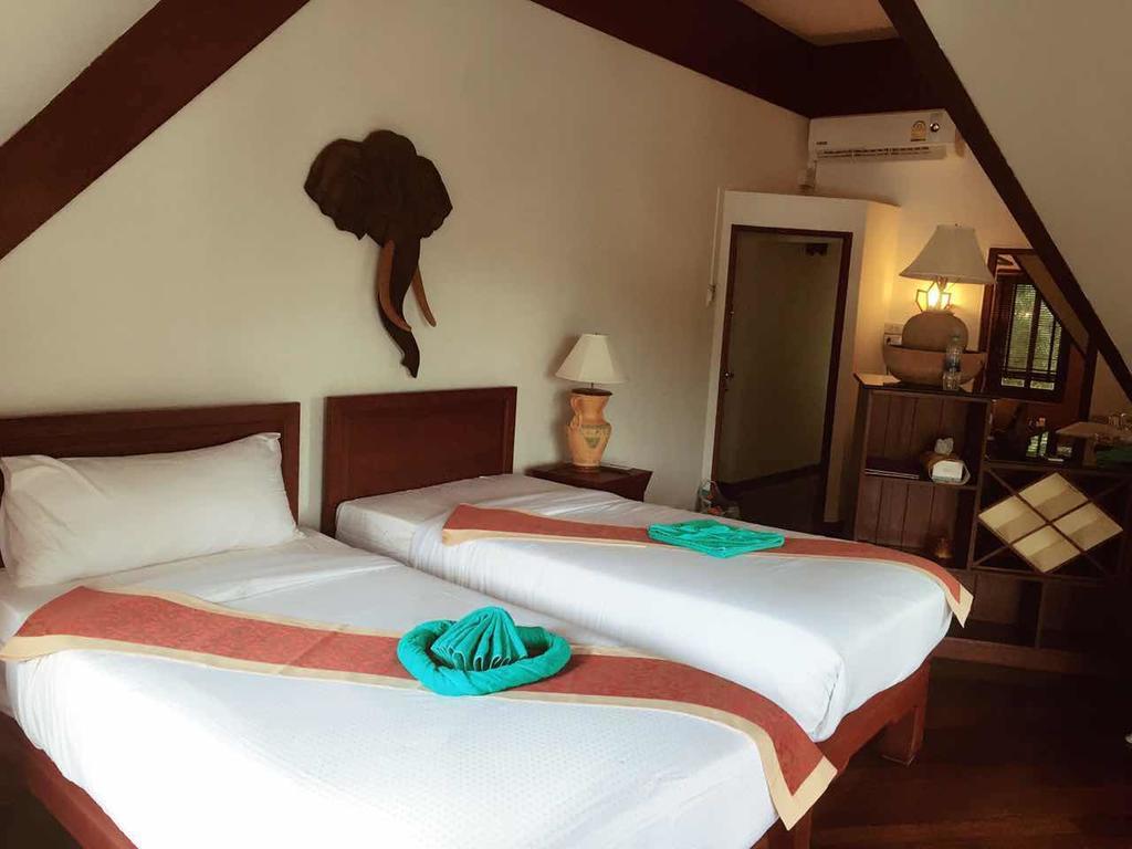Coco Palace Resort Nai Harn Eksteriør bilde